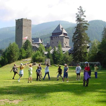 Burg Finstergrun Vandrerhjem Ramingstein Eksteriør bilde